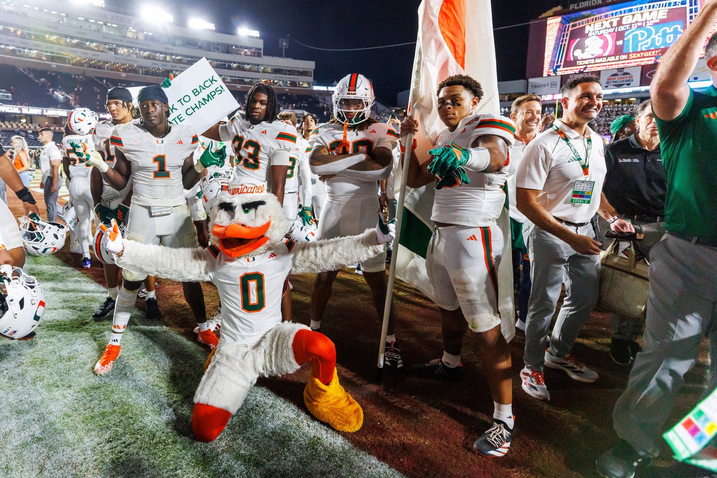 Carson Beck throws 4 TD passes to help No. 3 Miami hold off No. 18 Florida State, 28-22 | iNFOnews.ca