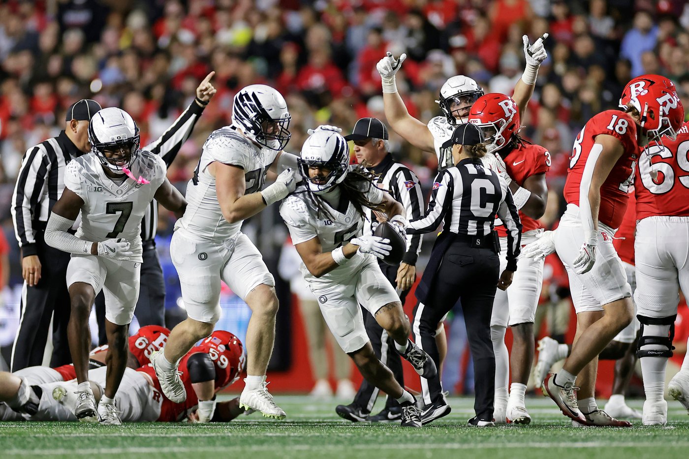 No. 8 Oregon follows first loss with 56-10 romp over Rutgers | iNFOnews.ca No. 8 Oregon follows first loss with 56-10 romp over Rutgers | iNFOnews.ca