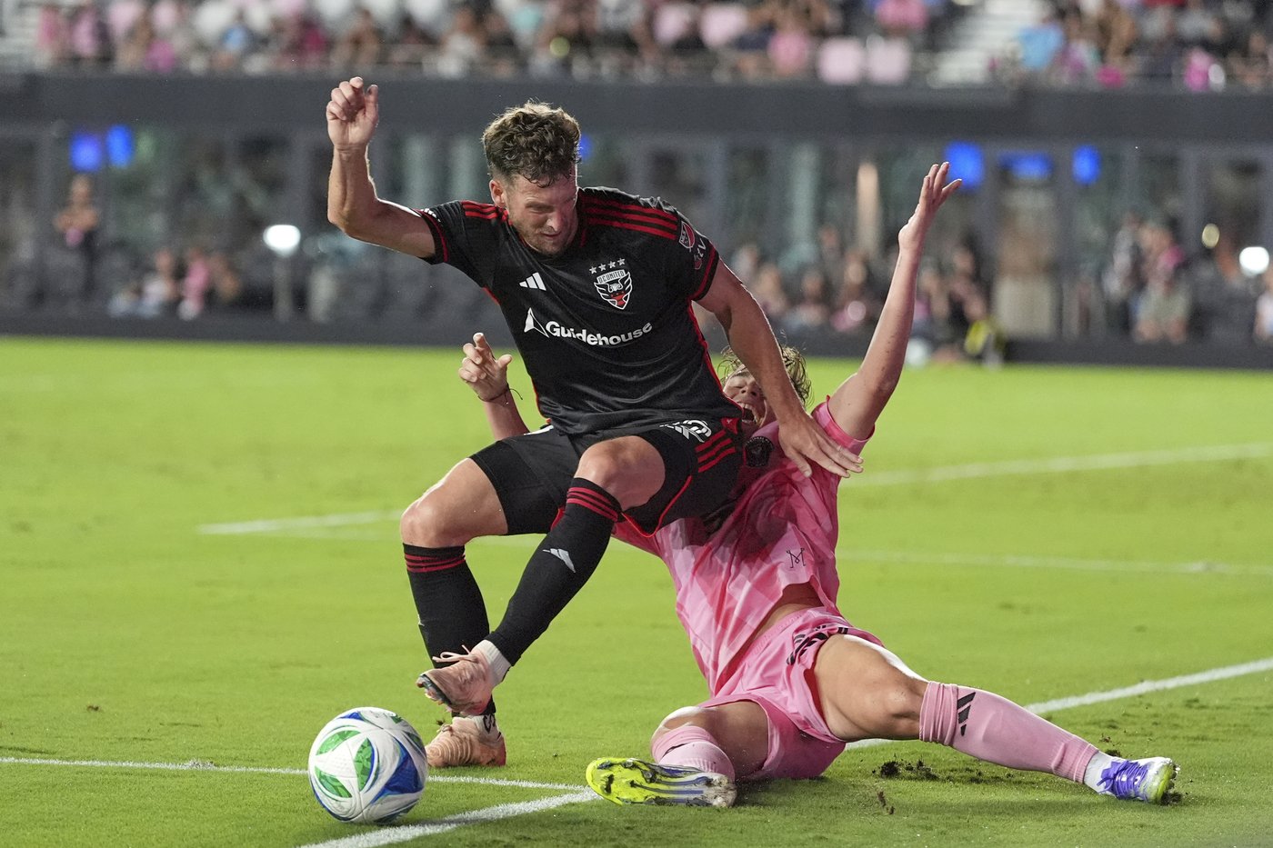 Lionel Messi has two goals, assist to lead Inter Miami to 3-2 victory over DC United | iNFOnews.ca
