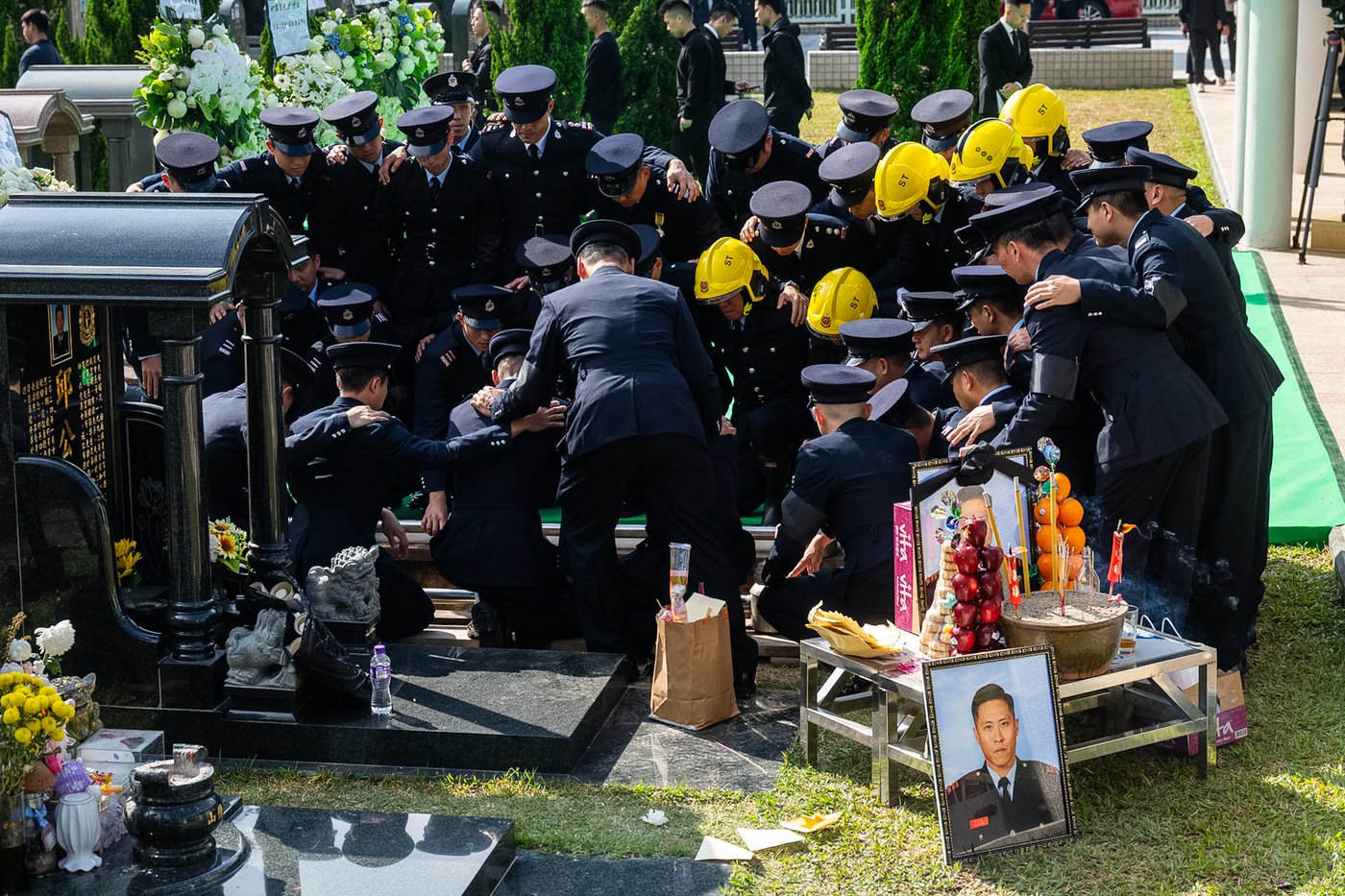 Hong Kong mourns firefighter killed in city's deadliest fire in decades | iNFOnews.ca