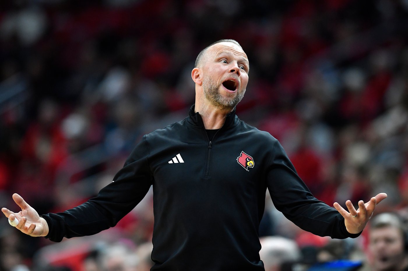 Conwell excels for No. 6 Louisville in 104-47 rout against NJIT | iNFOnews.ca