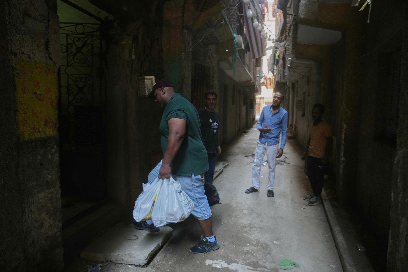 Photos of Egypt’s ‘strongman’ pulling ships, trains and cars in jaw-dropping feats | iNFOnews.ca
