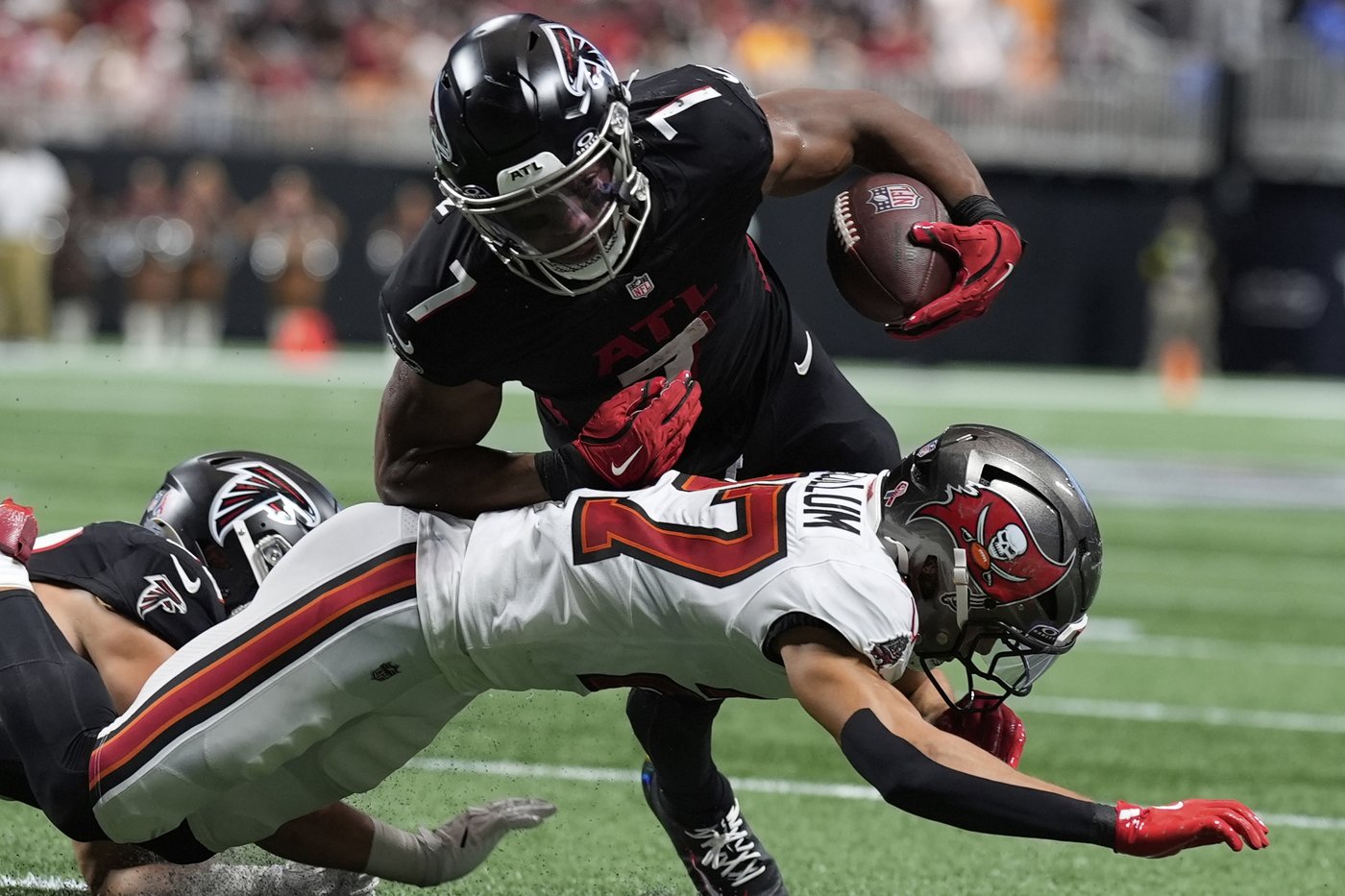 Falcons' inability to run in opening loss to Bucs put too heavy a burden on young quarterback Penix | iNFOnews.ca
