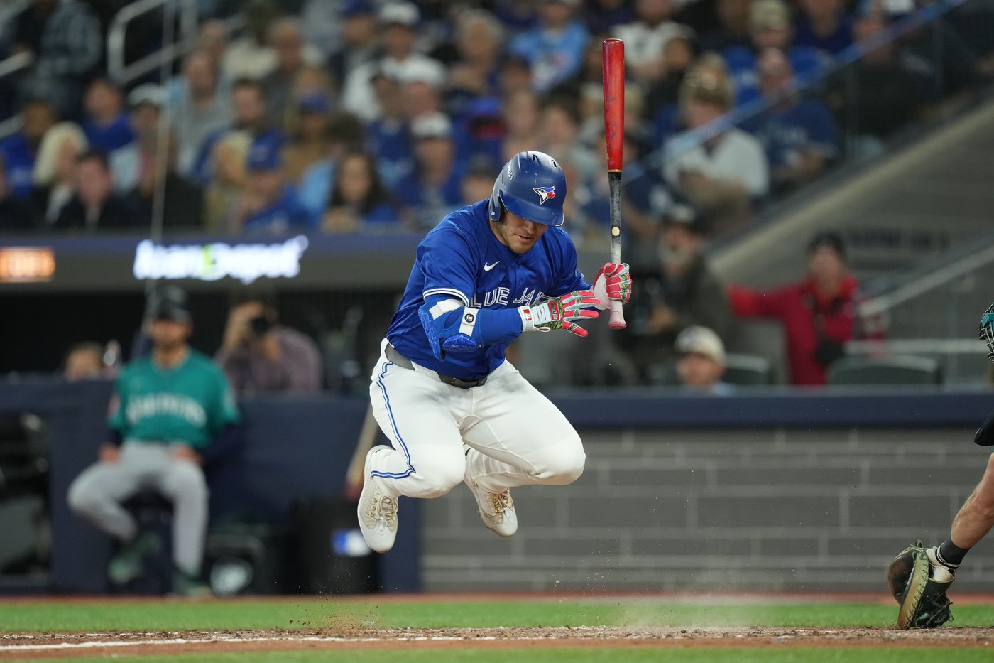 Photo Gallery: Mariners beat Jays 10-3, lead ALCS 2-0 | iNFOnews.ca