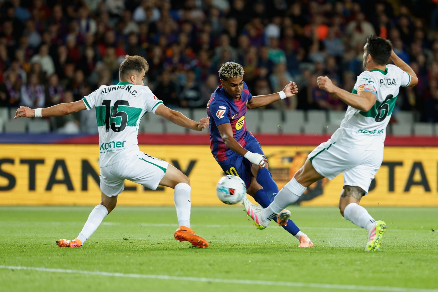 Yamal and Rashford score as Barcelona rebounds from clasico loss | iNFOnews.ca Yamal and Rashford score as Barcelona rebounds from clasico loss | iNFOnews.ca