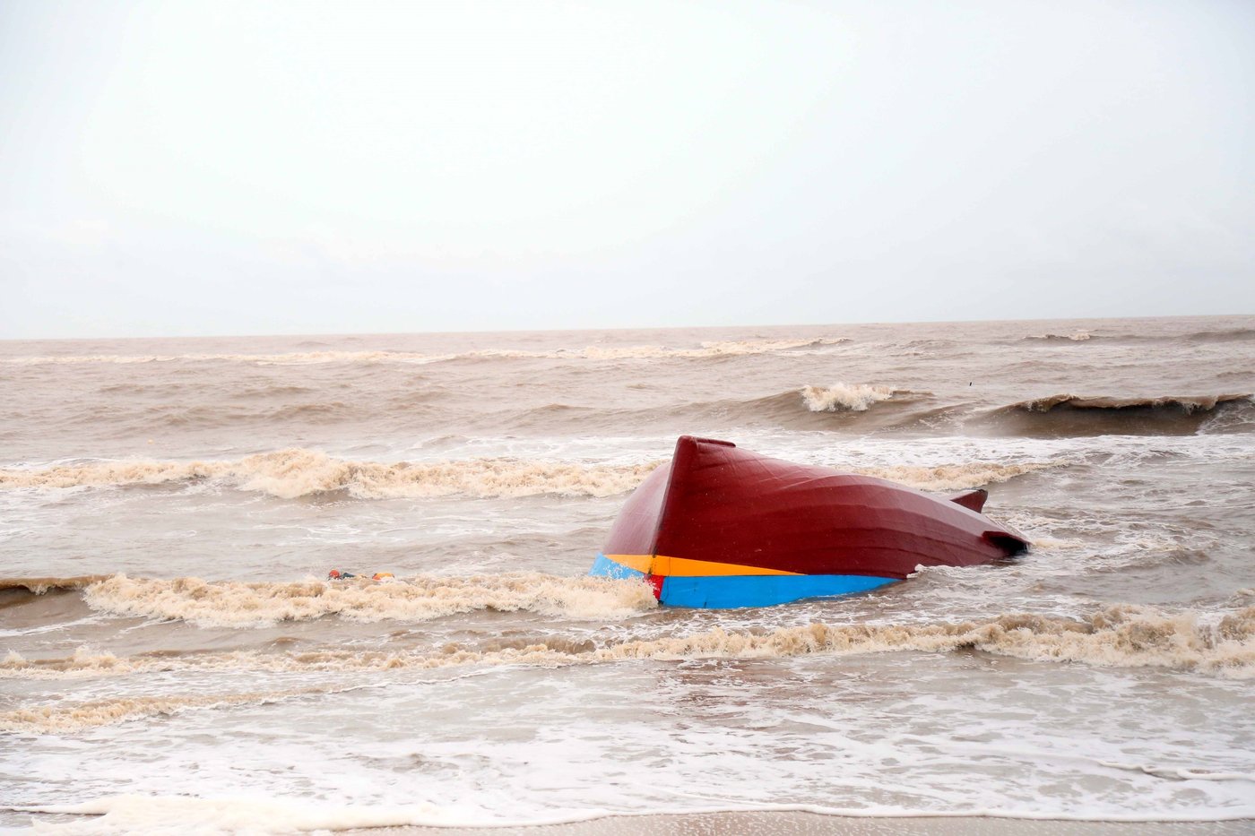 Typhoon Bualoi becomes a tropical storm that rips through Vietnam, killing at least 9 people | iNFOnews.ca
