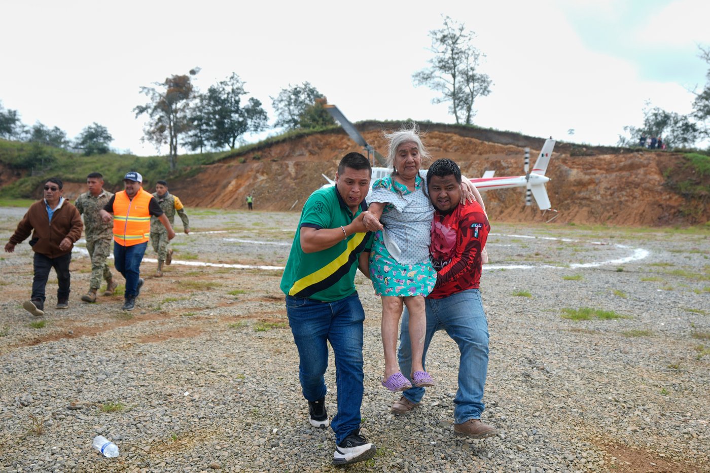 Landslides and flooding cut off 300 communities in Mexico with dozens dead and missing | iNFOnews.ca Landslides and flooding cut off 300 communities in Mexico with dozens dead and missing | iNFOnews.ca