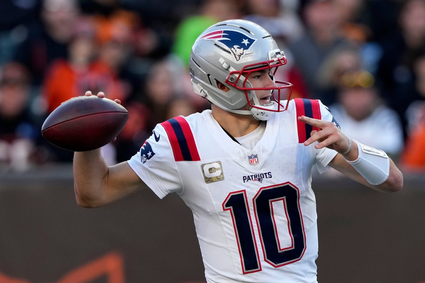 Patriots are NFL's first team to 10 wins, suddenly fighting injury bug with a game left before bye | iNFOnews.ca