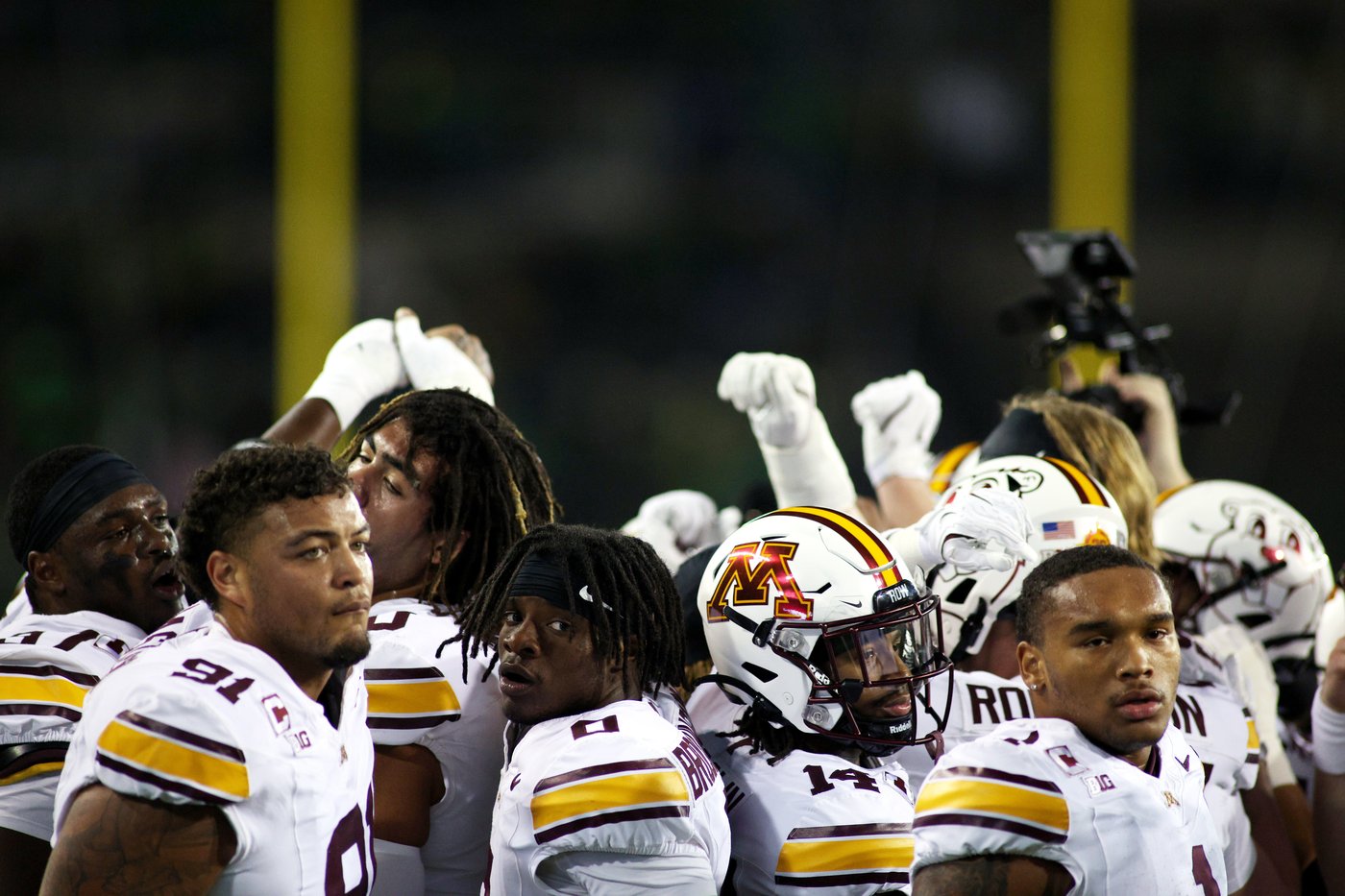 Dante Moore throws for 2 touchdowns and No. 7 Oregon routs Minnesota 42-13 | iNFOnews.ca Dante Moore throws for 2 touchdowns and No. 7 Oregon routs Minnesota 42-13 | iNFOnews.ca
