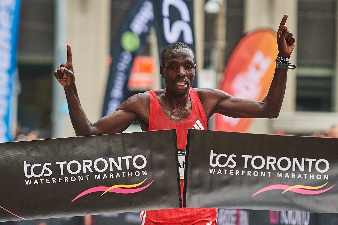 Photo Gallery: Toronto Waterfront Marathon | iNFOnews.ca