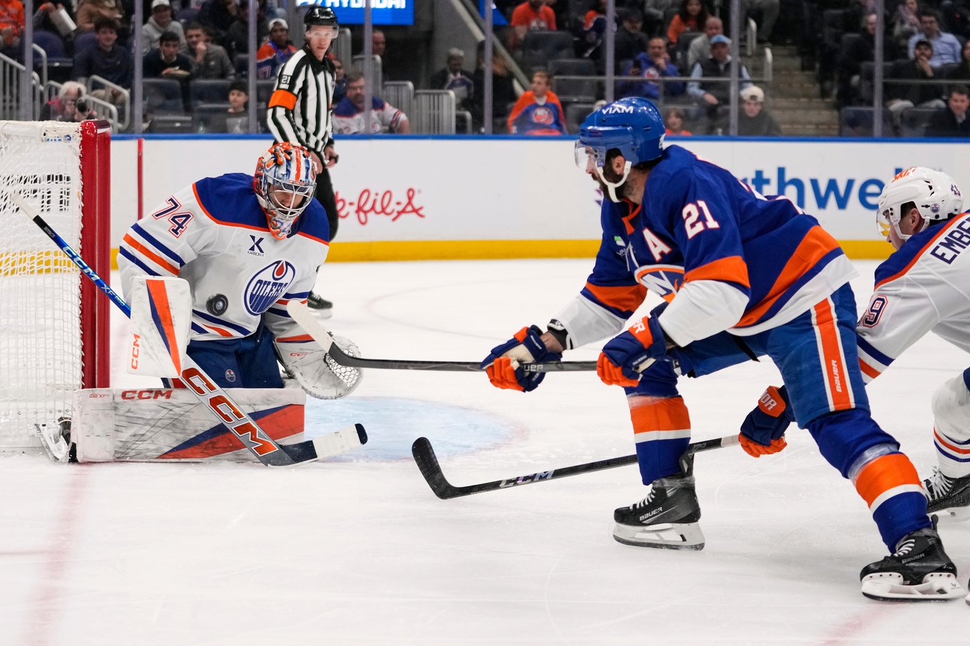 Bo Horvat has a hat trick as the Islanders beat the Oilers 4-2 for their 1st win this season | iNFOnews.ca Bo Horvat has a hat trick as the Islanders beat the Oilers 4-2 for their 1st win this season | iNFOnews.ca