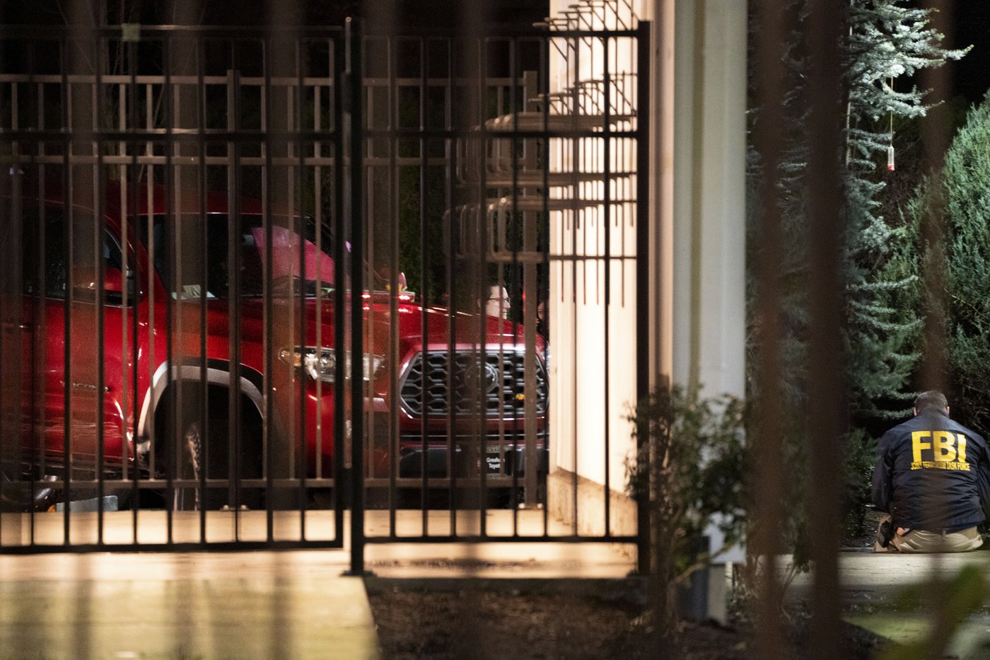 Photos show protests over the shooting of 2 people by federal immigration agents in Oregon | iNFOnews.ca