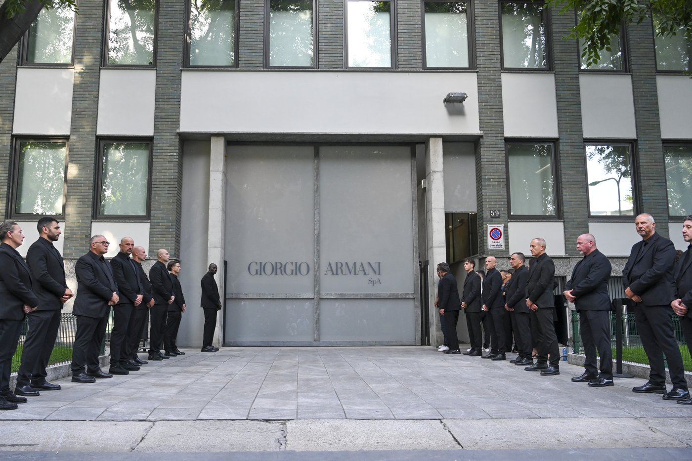 Italian fashion, political and sports figures among thousands bidding farewell to Giorgio Armani | iNFOnews.ca Italian fashion, political and sports figures among thousands bidding farewell to Giorgio Armani | iNFOnews.ca