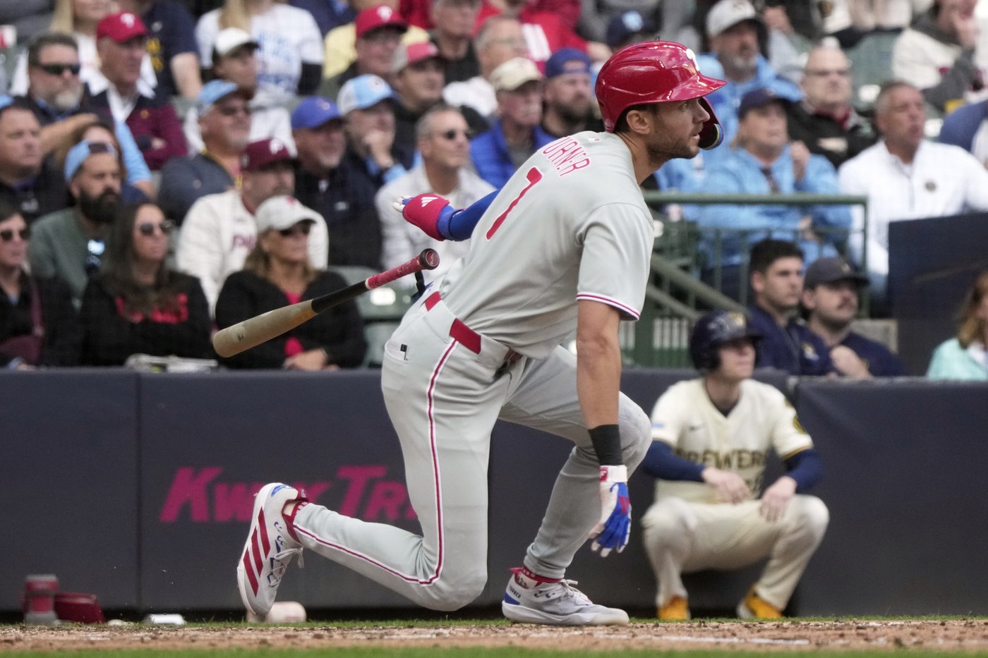 Suárez shines as Phillies beat Brewers 2-0 to win series between NL division leaders | iNFOnews.ca Suárez shines as Phillies beat Brewers 2-0 to win series between NL division leaders | iNFOnews.ca