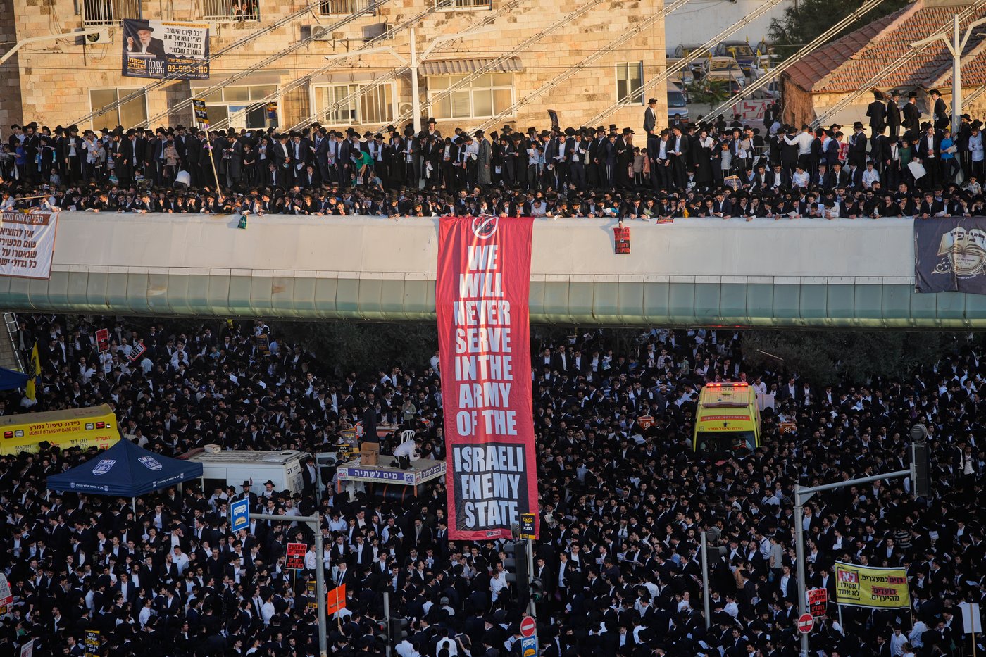 Photos show thousands of ultra-Orthodox men protesting military draft shut down Jerusalem | iNFOnews.ca