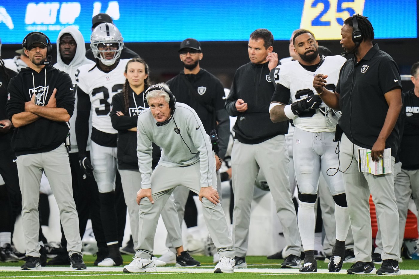 Struggling Raiders offense looks largely the same in first game under interim coordinator Greg Olson | iNFOnews.ca