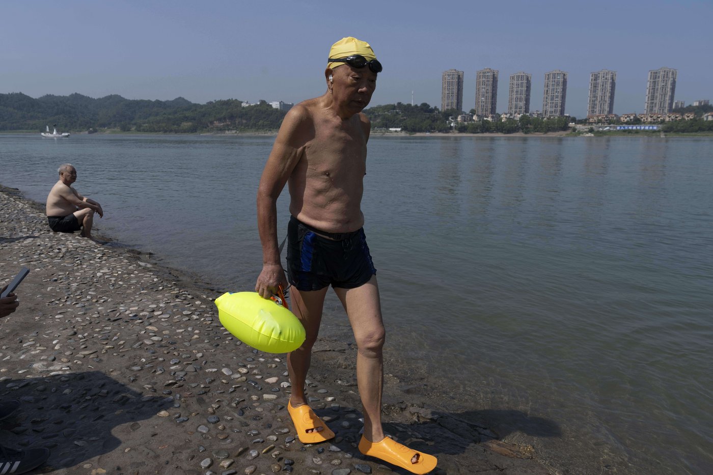 Photos show scientists breeding rare and endangered animals in China’s longest river | iNFOnews.ca
