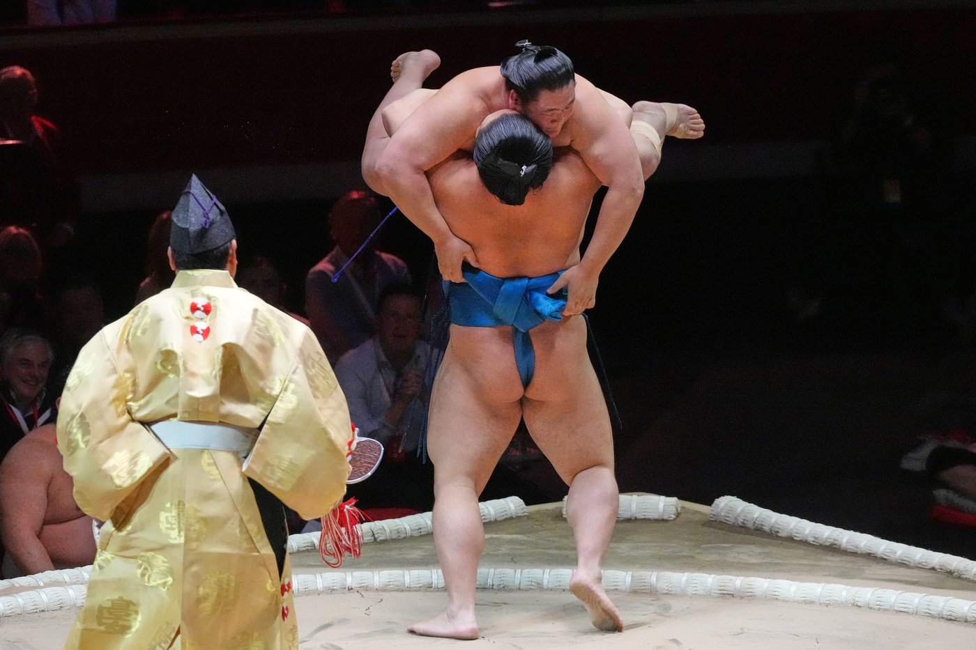 Photos show Sumo wrestlers bring 1,500 years of tradition to London's Royal Albert Hall | iNFOnews.ca