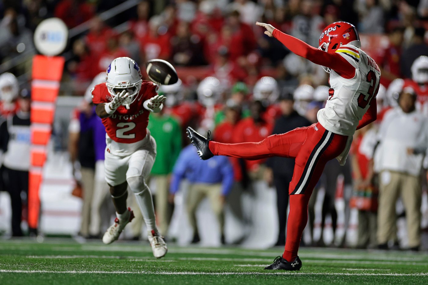 Antwan Raymond runs for 240 yards in Rutgers' 35-20 win over Maryland | iNFOnews.ca