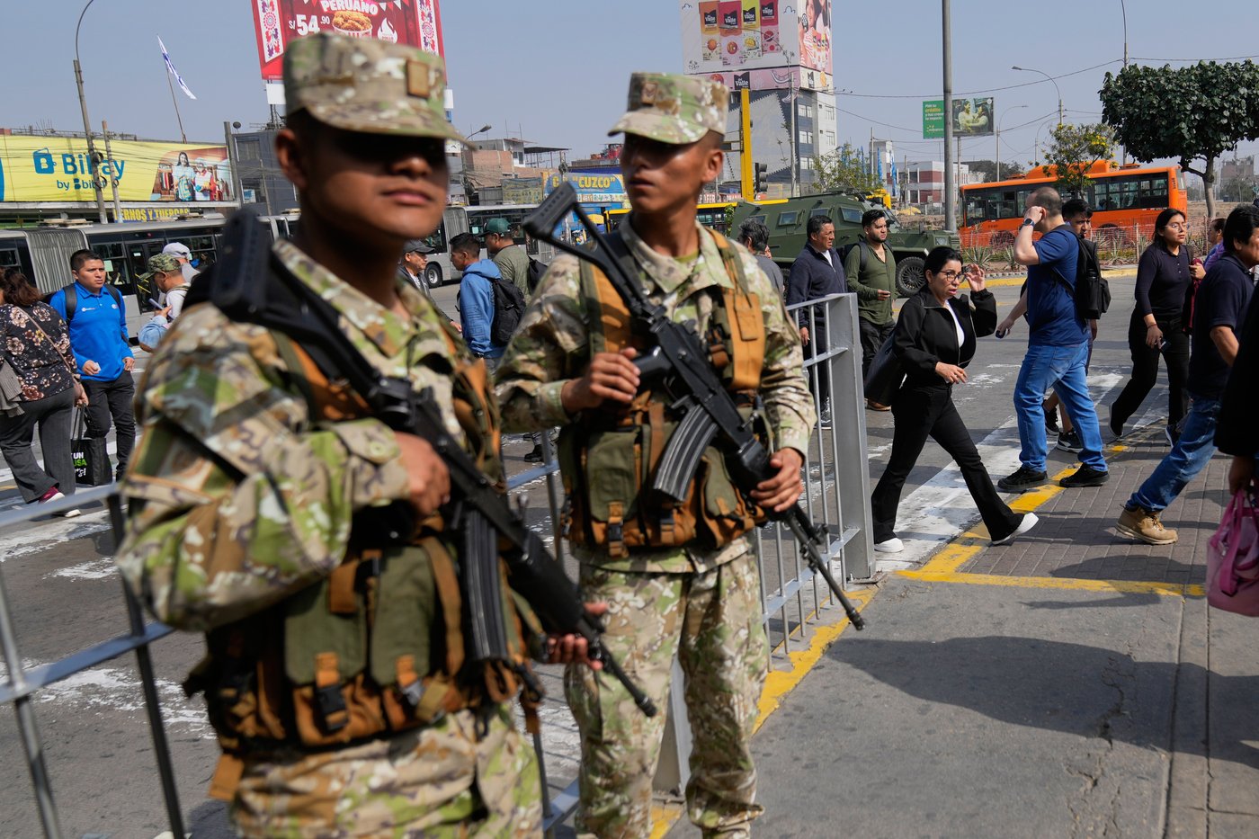 Military and police patrol streets of Peru’s capital as state of emergency begins | iNFOnews.ca Military and police patrol streets of Peru’s capital as state of emergency begins | iNFOnews.ca