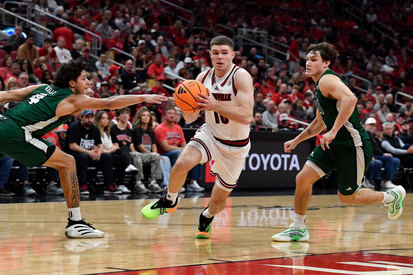 No. 12 Louisville uses hot hand from deep to wallop Ohio 106-81 | iNFOnews.ca No. 12 Louisville uses hot hand from deep to wallop Ohio 106-81 | iNFOnews.ca