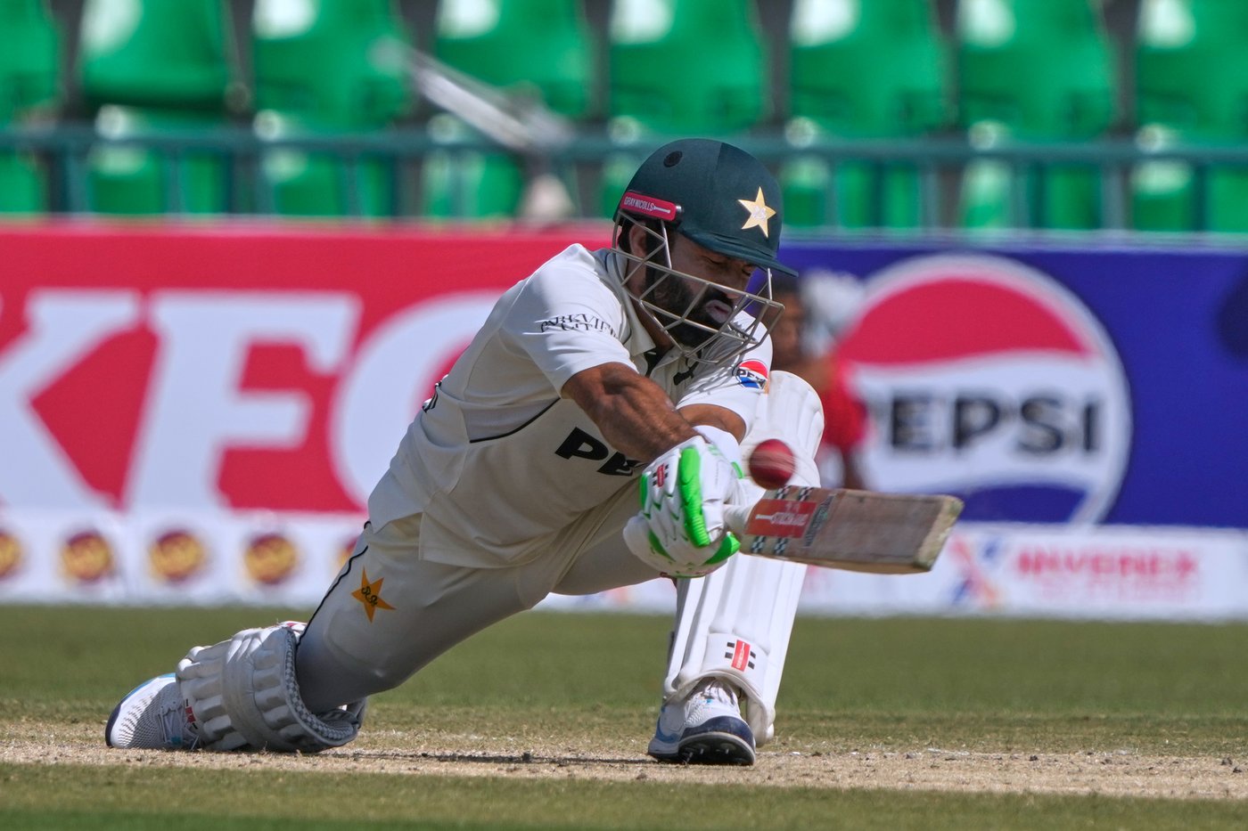 South Africa spinner Muthusamy's 6 wickets help dismiss Pakistan for 378 in 1st test | iNFOnews.ca