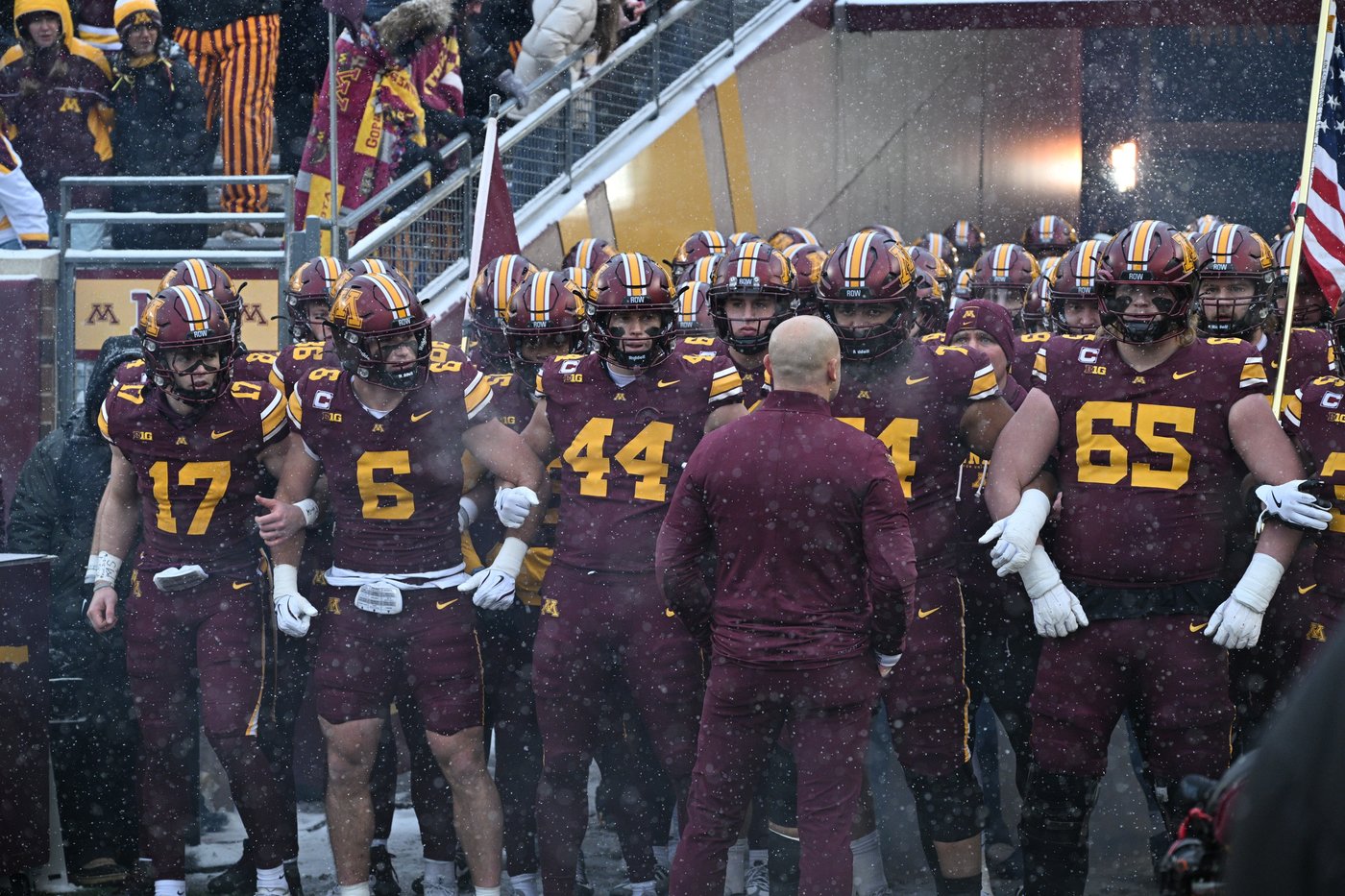 Minnesota keeps Paul Bunyan's Axe with a 17-7 win in the snow over Wisconsin | iNFOnews.ca