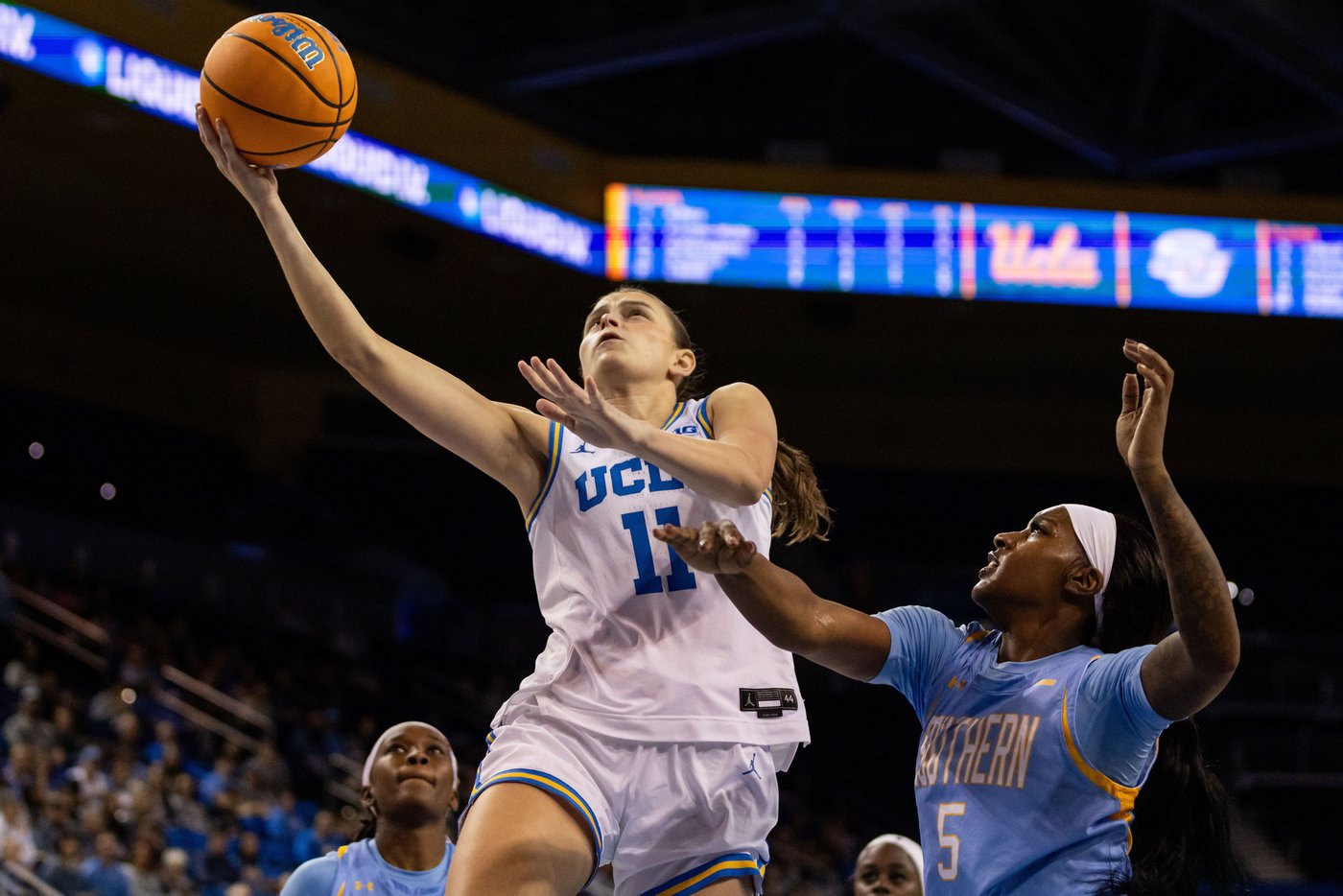 No. 3 UCLA women dominate Southern 88-37 as season-opening win streak reaches 6 games | iNFOnews.ca