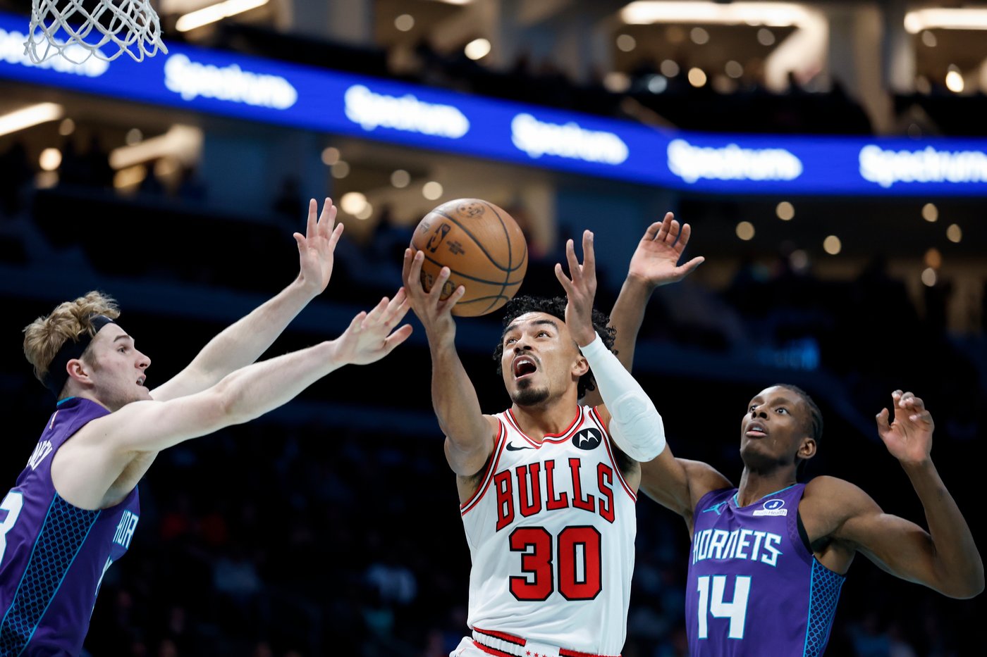 Miller scores 27 points, Hornets beat Bulls 123-116 to end 7-game losing streak | iNFOnews.ca