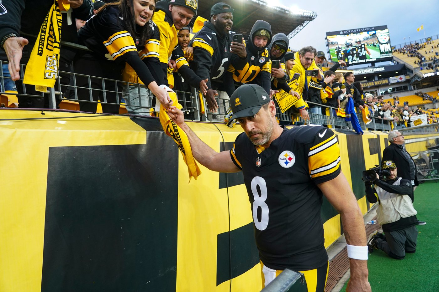 Aaron Rodgers is leaning into his time in Pittsburgh. The Steelers are in first place because of it | iNFOnews.ca
