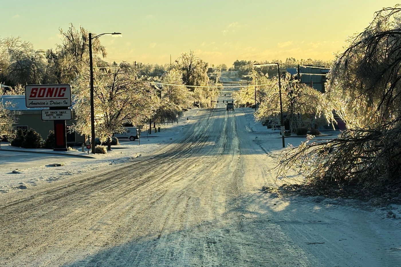 Mississippi shivers under ice as long recovery looms | iNFOnews.ca