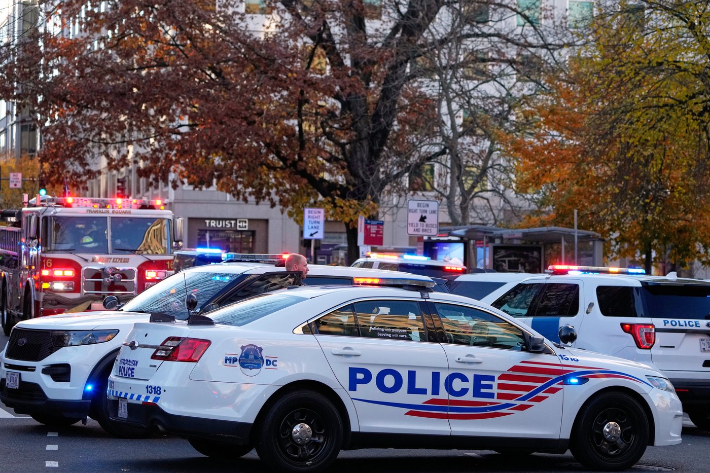 Photos from the scene where 2 National Guard members were shot near the White House | iNFOnews.ca