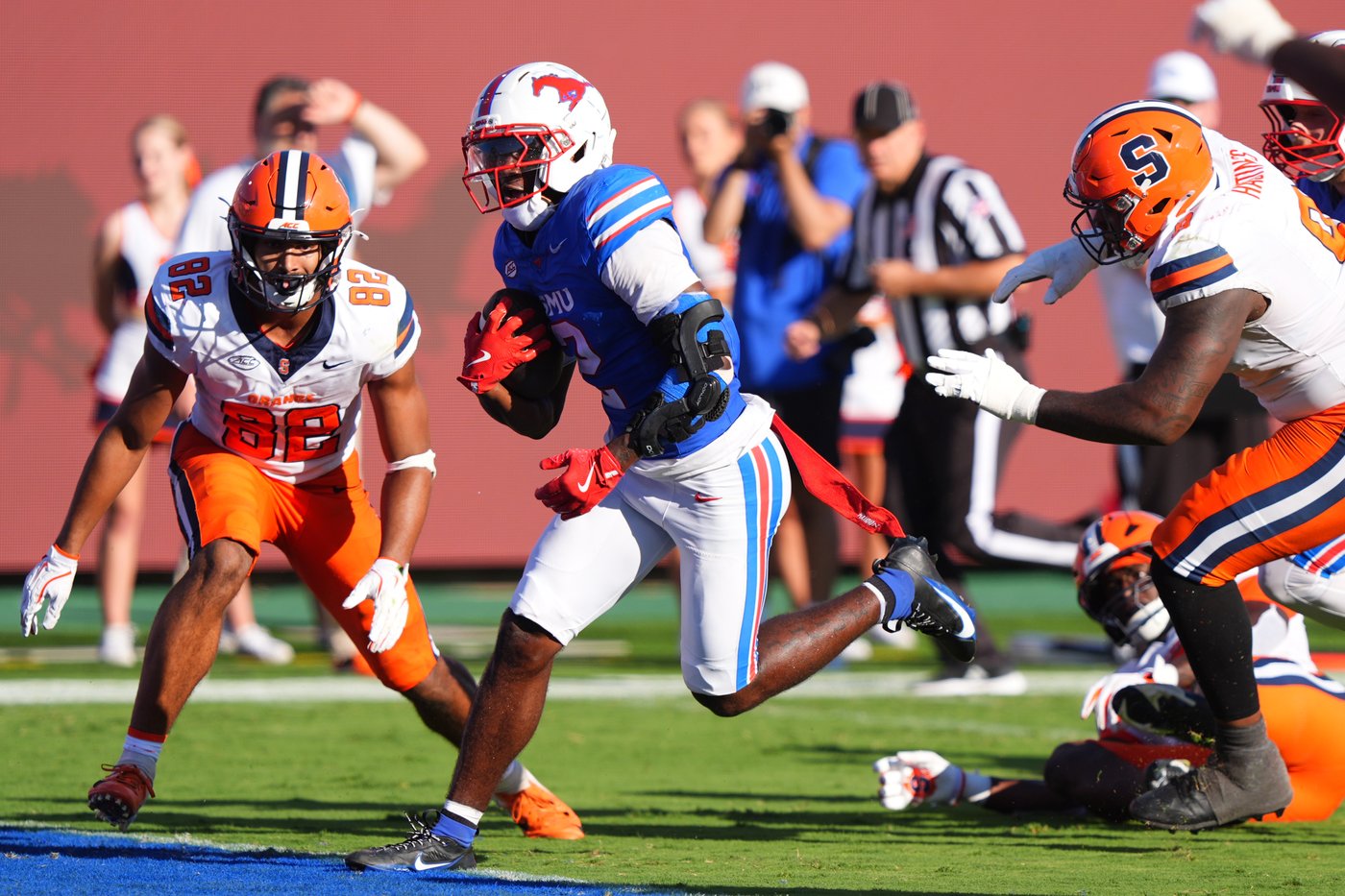 Kevin Jennings passes for career-high 4 TDs, as SMU beats Syracuse 31-18 | iNFOnews.ca