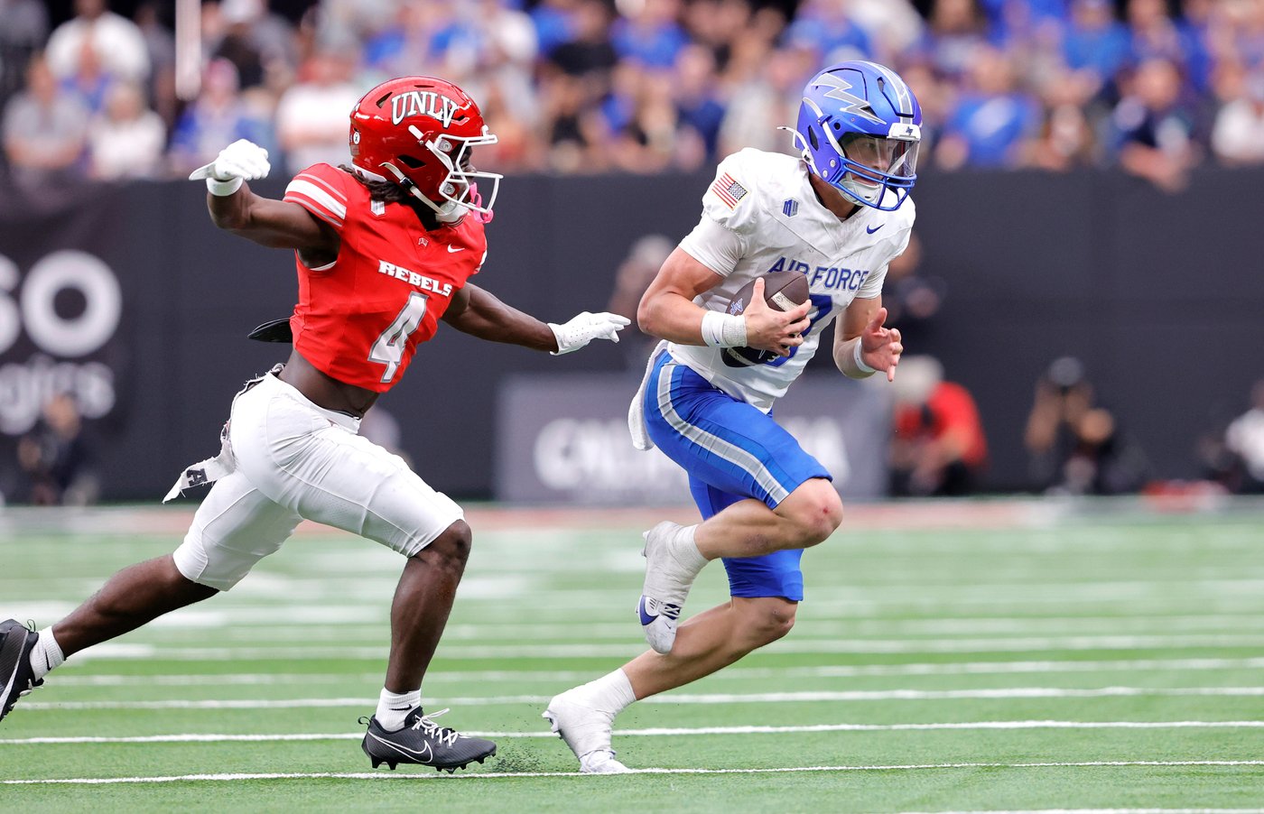 Colandrea scores on 19-yard TD run with 36 seconds left, lifts undefeated UNLV past Air Force 51-48 | iNFOnews.ca