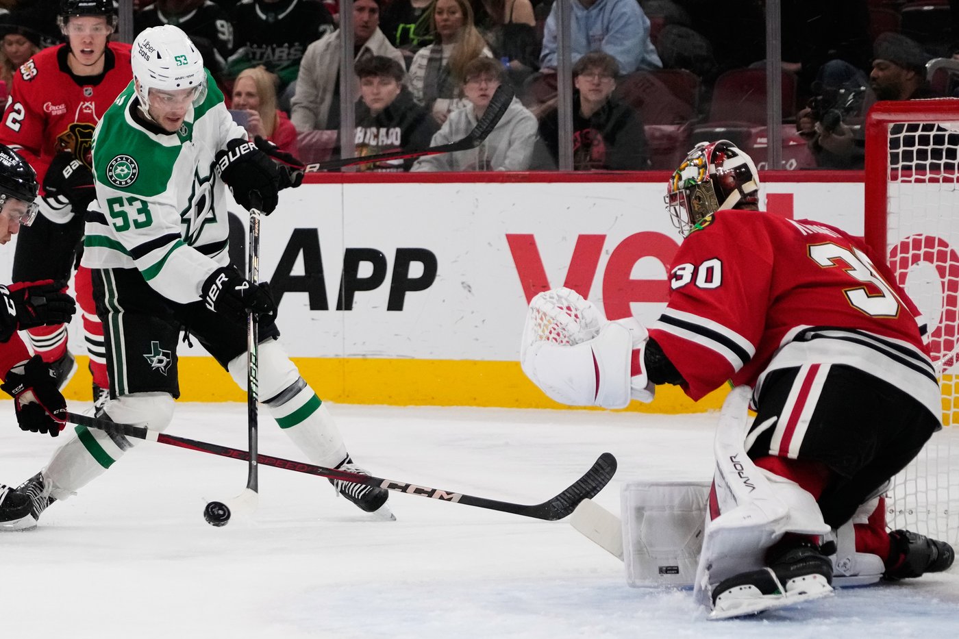 Mikheyev scores twice as the Blackhawks beat the slumping Stars 4-3 | iNFOnews.ca Mikheyev scores twice as the Blackhawks beat the slumping Stars 4-3 | iNFOnews.ca