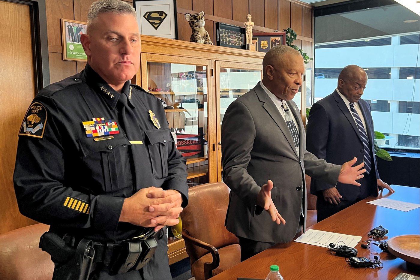 A Black champion boxer was held by police at gunpoint. The police chief says he gets the outrage | iNFOnews.ca