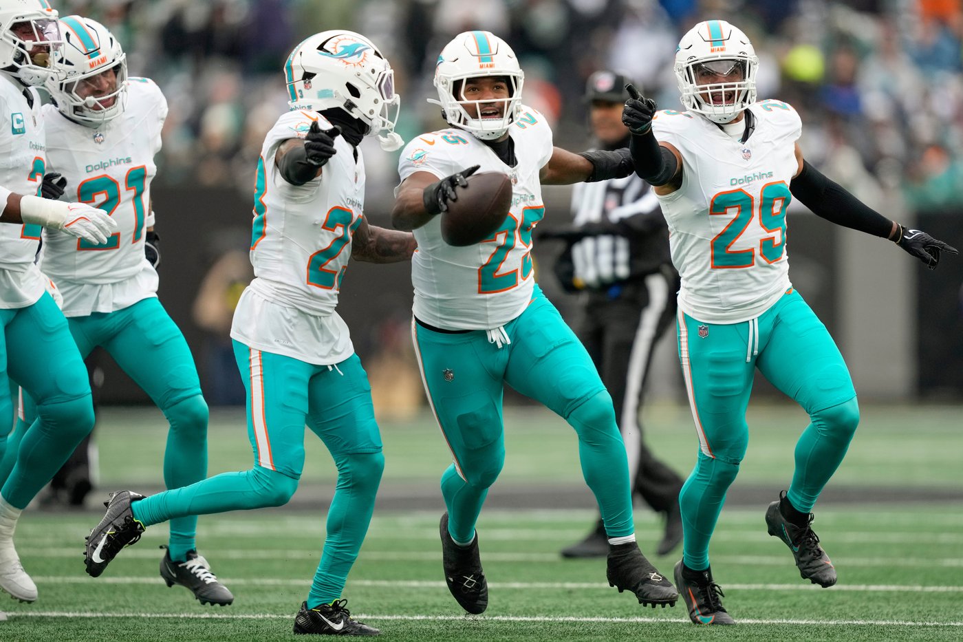 The Dolphins' defense has looked like an entirely different unit during its four-game win streak | iNFOnews.ca The Dolphins' defense has looked like an entirely different unit during its four-game win streak | iNFOnews.ca