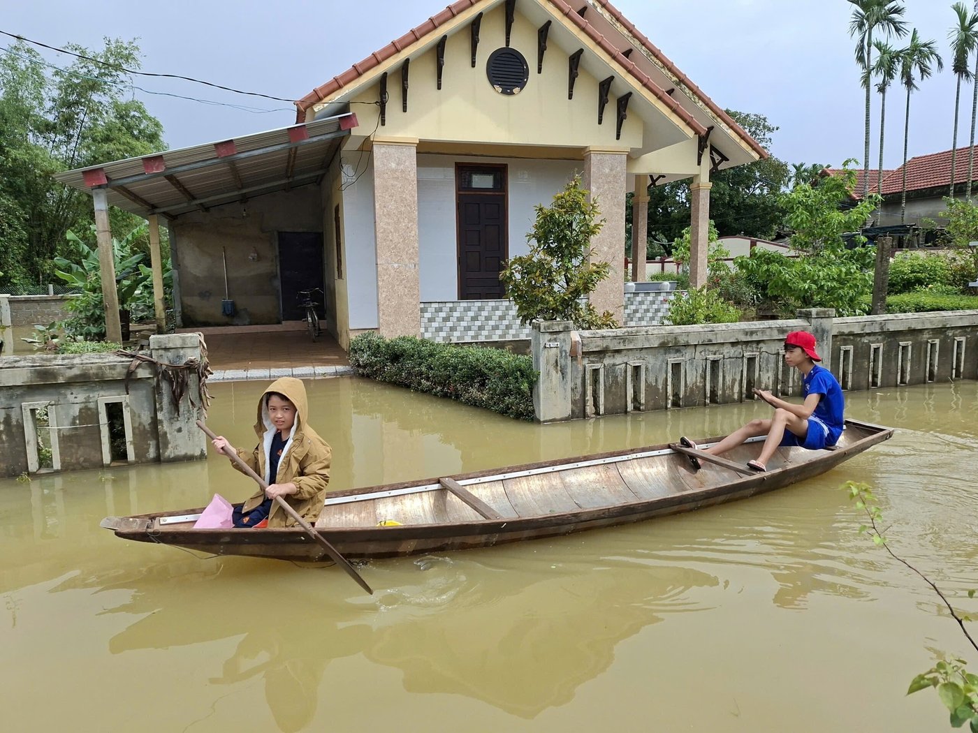 Vietnam flood death toll rises to 37 as a new typhoon threatens to worsen devastation | iNFOnews.ca