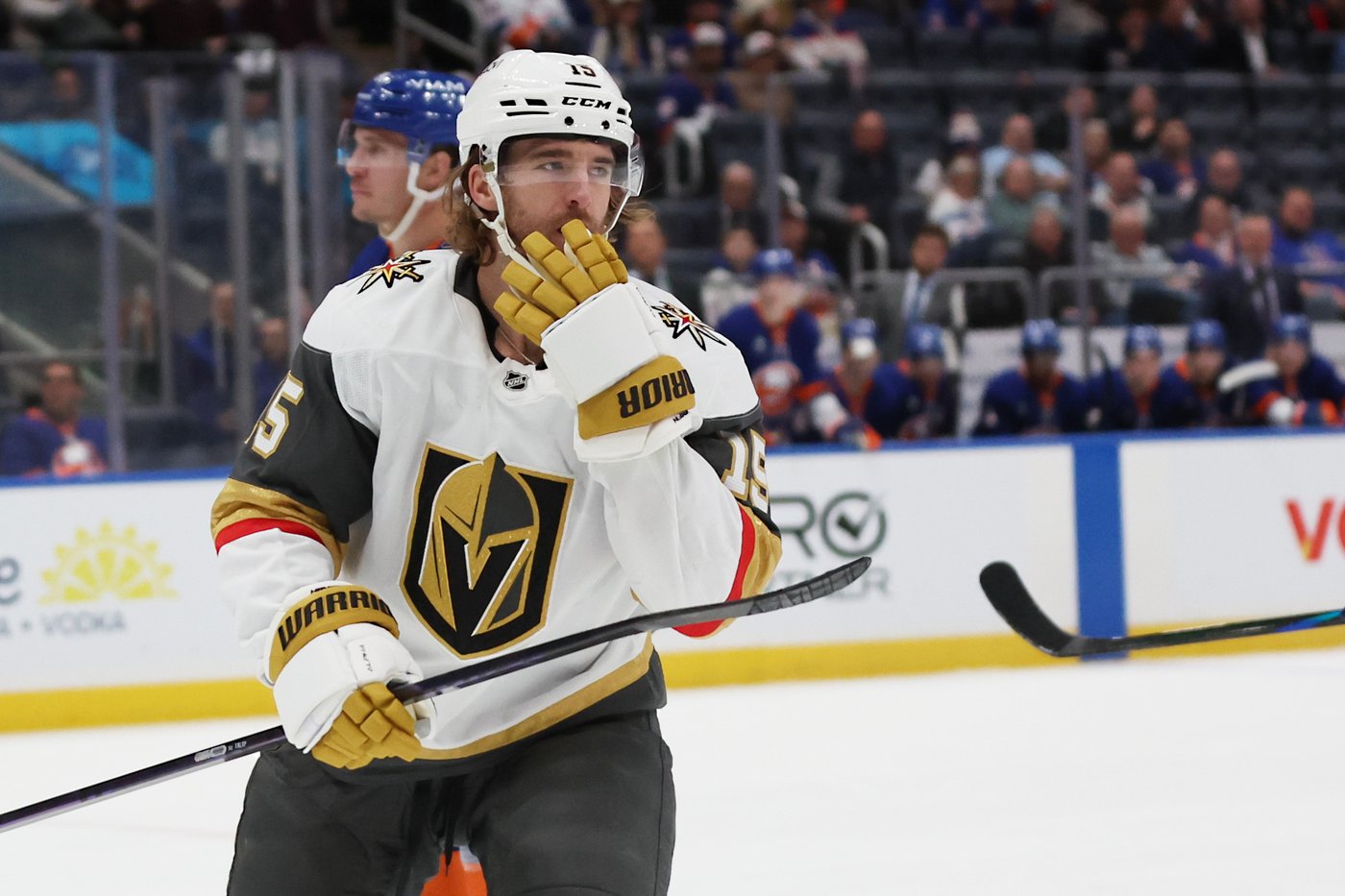 Emil Heineman scores in 4th round of shootout and Islanders beat Golden Knights 5-4 | iNFOnews.ca