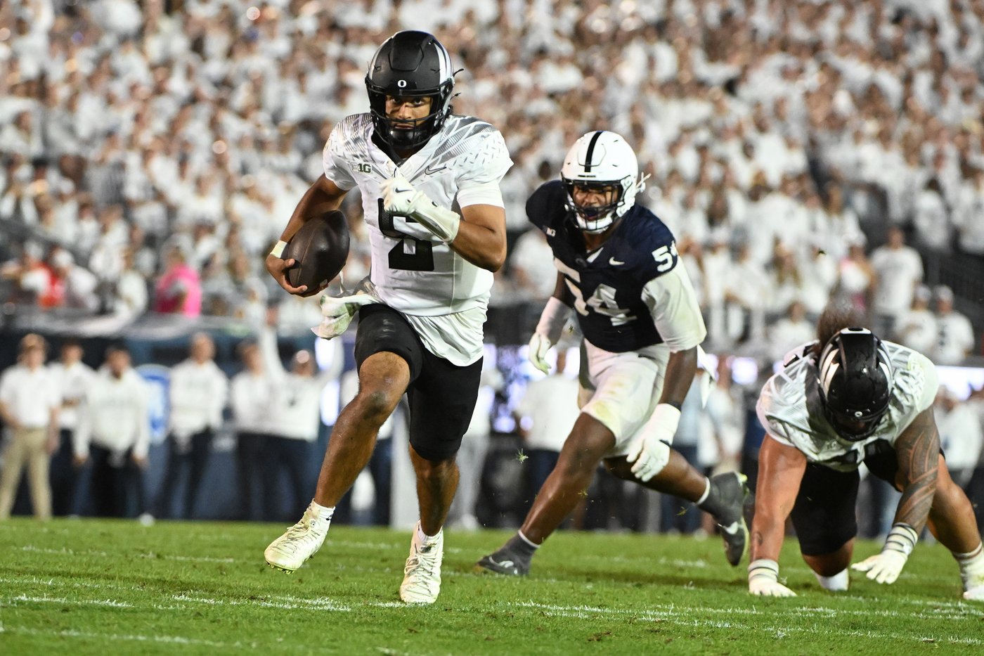 No. 2 Oregon rolling behind latest transfer QB in Dante Moore after standout effort at Penn State | iNFOnews.ca