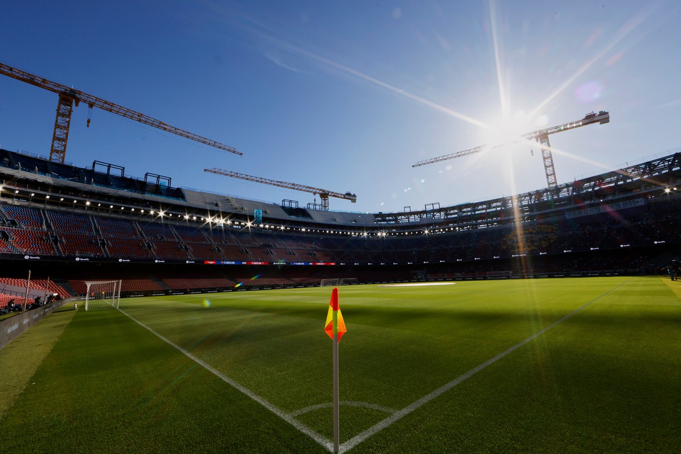 Barcelona trains at Camp Nou for first time in over 2 years as stadium remodeling continues | iNFOnews.ca