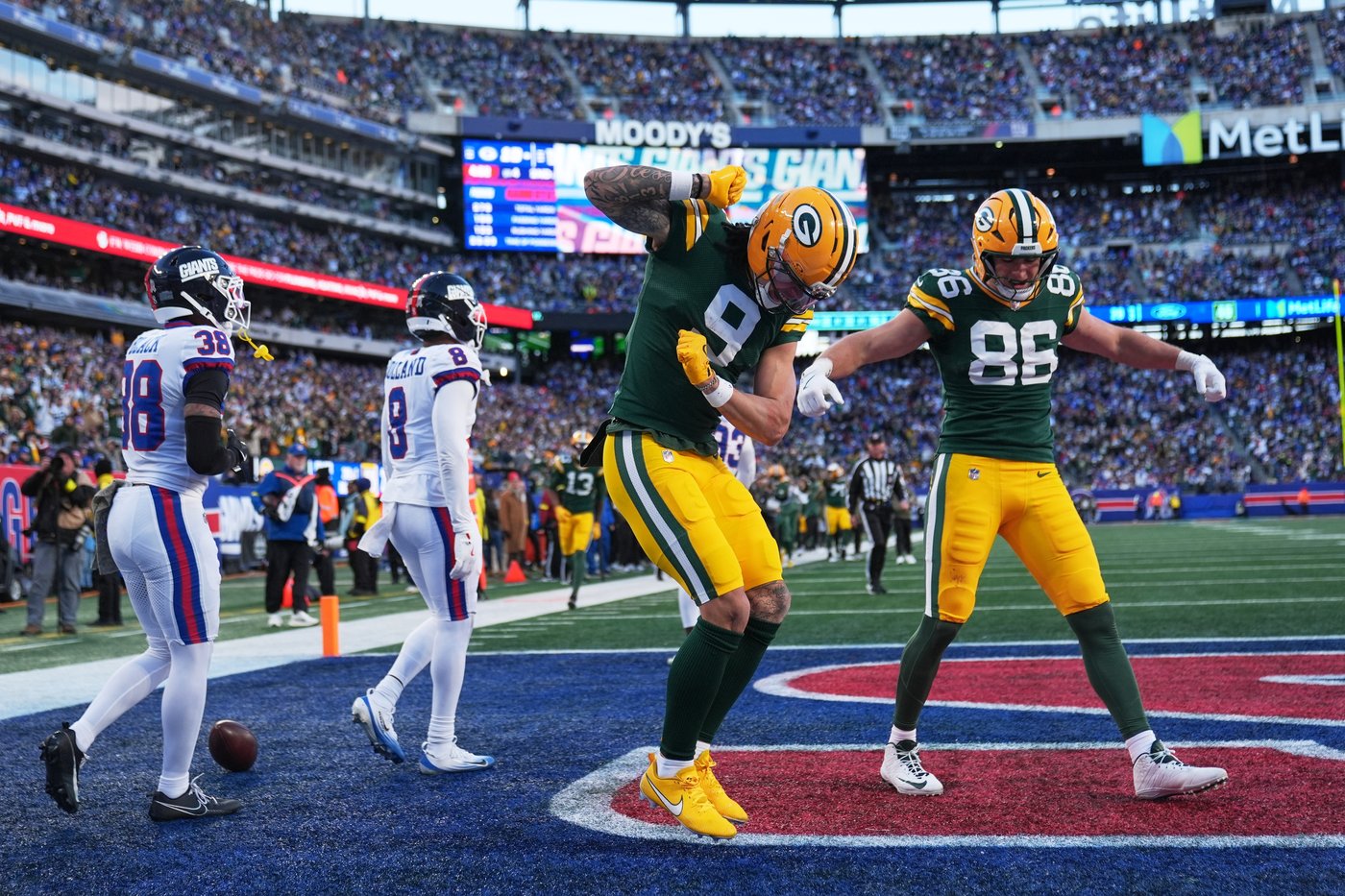 Jordan Love throws 2 TD passes as Packers beat Giants 27-20 to end their skid | iNFOnews.ca