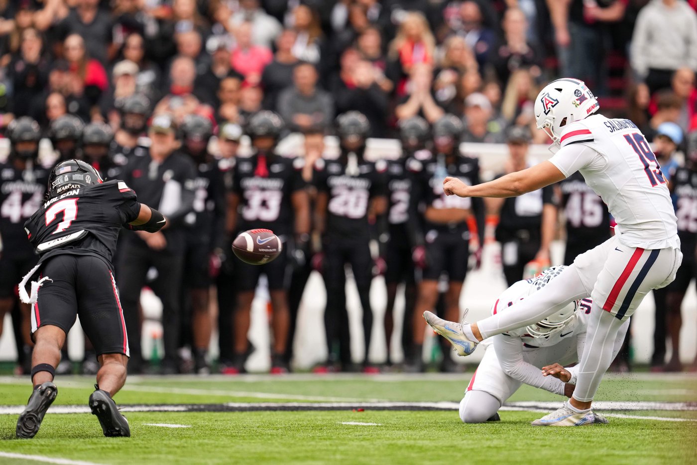 Fifita becomes Arizona's all-time leader in TD passes in 30-24 win over No. 22 Cincinnati | iNFOnews.ca Fifita becomes Arizona's all-time leader in TD passes in 30-24 win over No. 22 Cincinnati | iNFOnews.ca