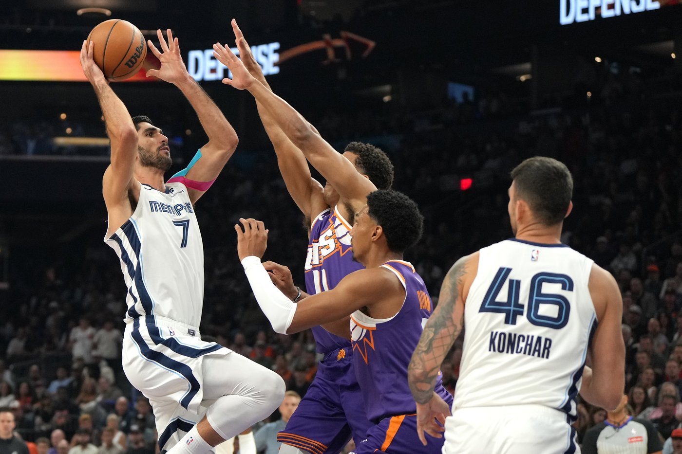 Ja Morant's jumper with 7.6 seconds left lifts Grizzlies over the Suns 114-113 | iNFOnews.ca