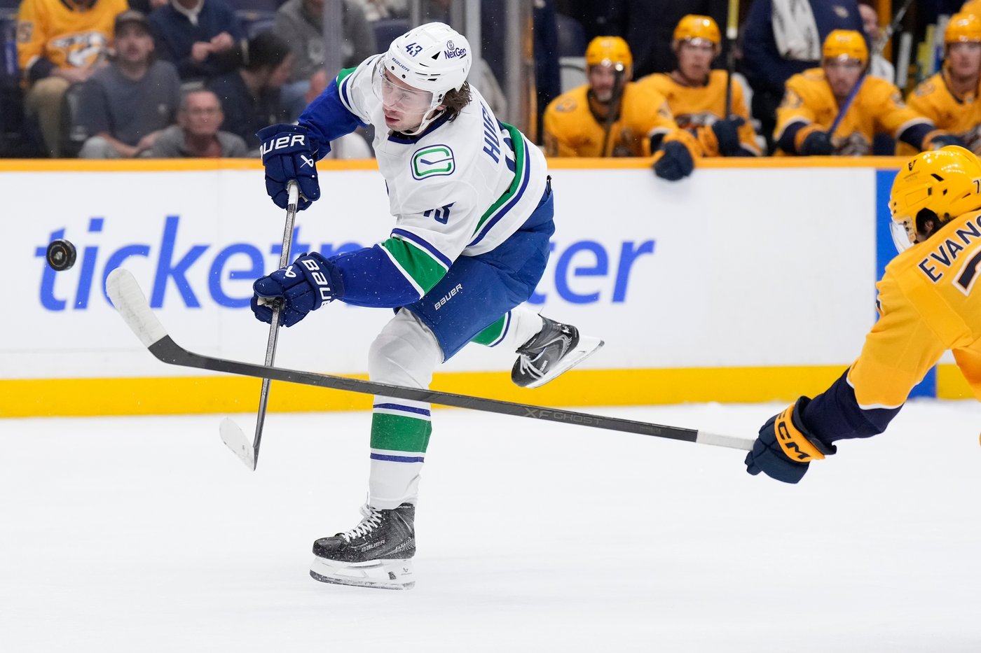 Cole Smith, Juuse Saros lead Predators over Canucks 2-1 | iNFOnews.ca