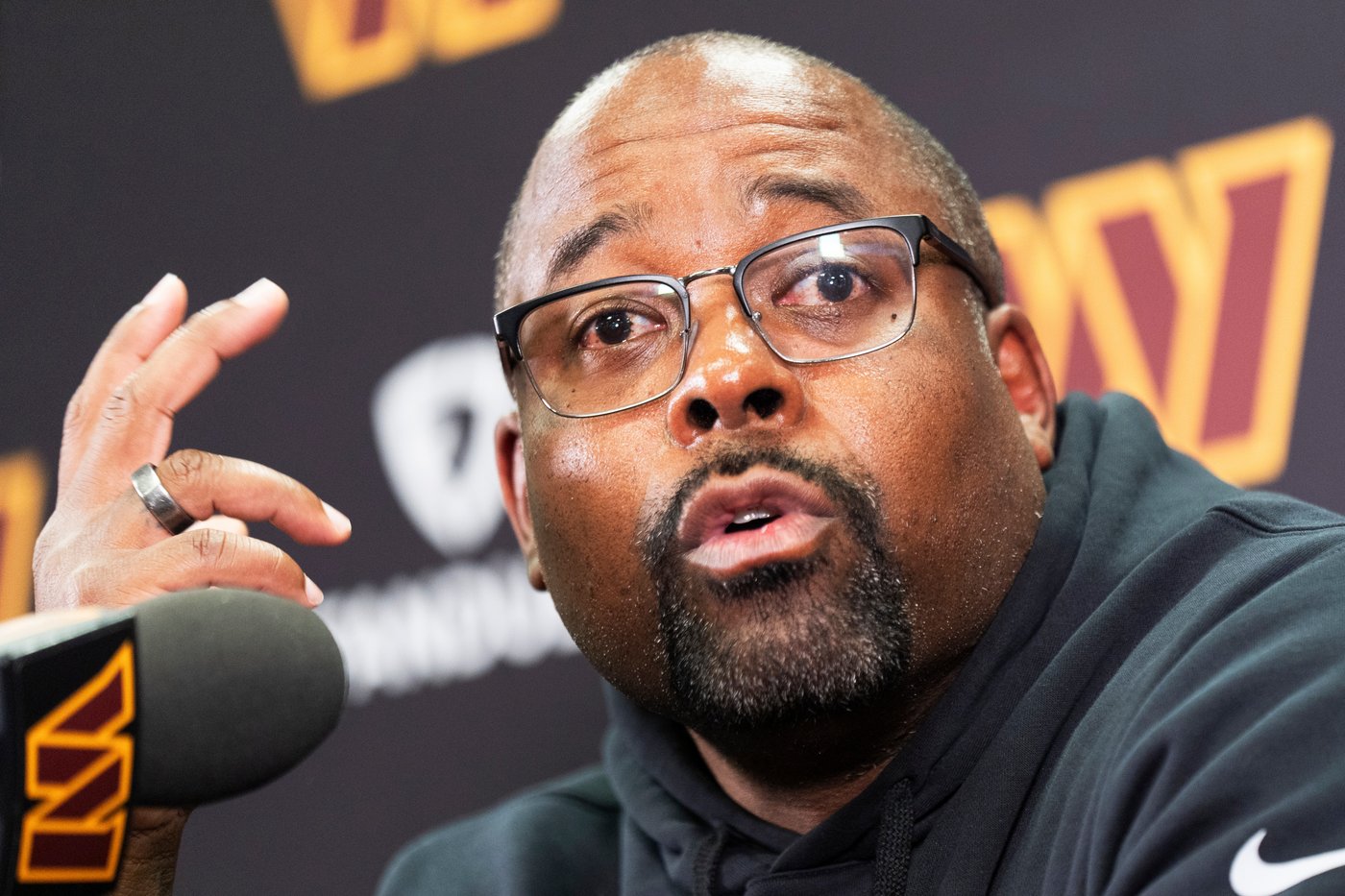 Kliff Kingsbury and Joe Whitt Jr. are gone from the Commanders after a 5-12 season, AP source says | iNFOnews.ca