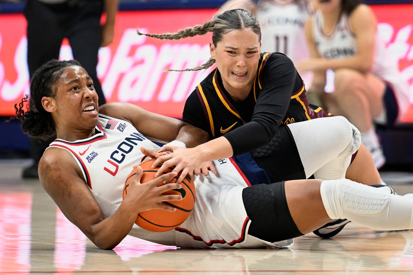 UConn women's season-high 25 steals help No. 1 Huskies beat Loyola Chicago 85-31 | iNFOnews.ca
