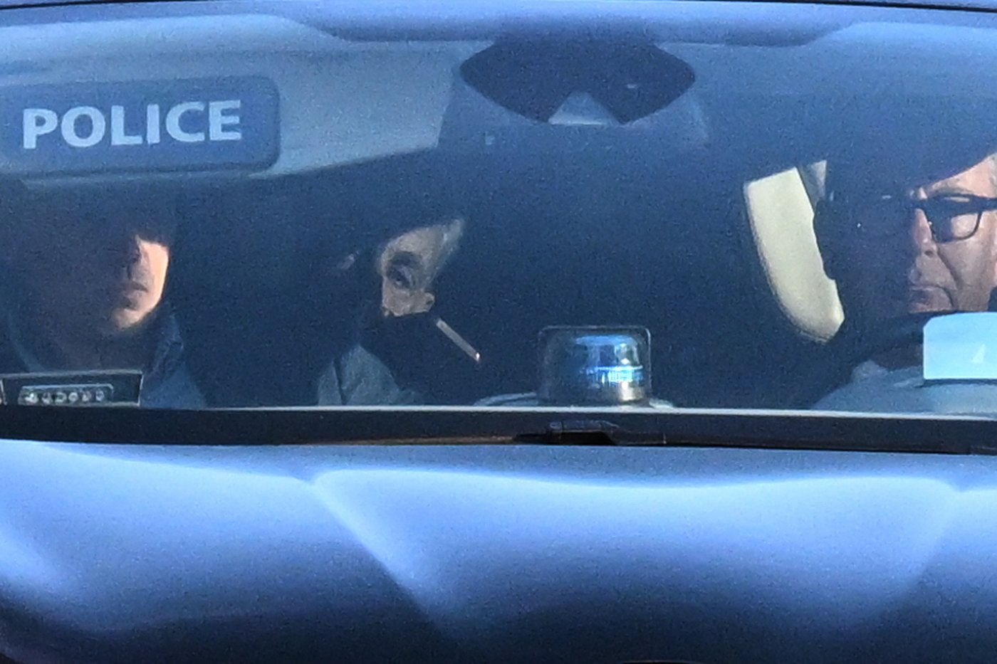 Former French President Sarkozy begins a 5-year prison sentence for campaign finance conspiracy | iNFOnews.ca