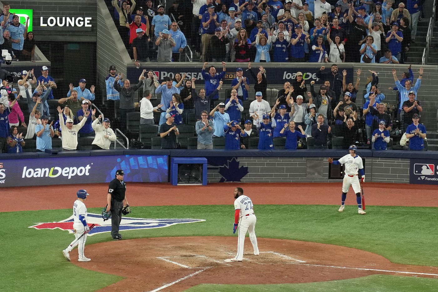 Photo Gallery: Blue Jays force Game 7 in ALCS with 6-2 win | iNFOnews.ca
