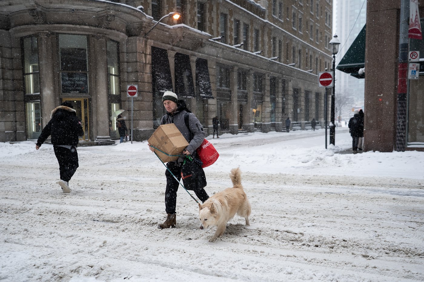 Heavy snow in southern Ontario and Quebec shutters schools, snarls commutes | iNFOnews.ca Heavy snow in southern Ontario and Quebec shutters schools, snarls commutes | iNFOnews.ca